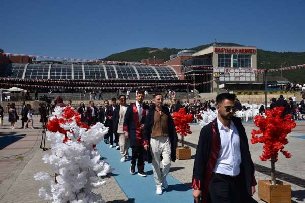 OMÜ İİBF'de mezuniyet sevinci