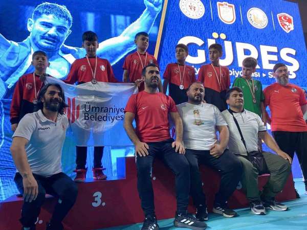 Yunusemreli güreşçiler Türkiye şampiyonu oldu