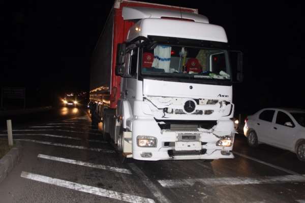 Trafik lambalarında zincirleme kaza: 2 yaralı 