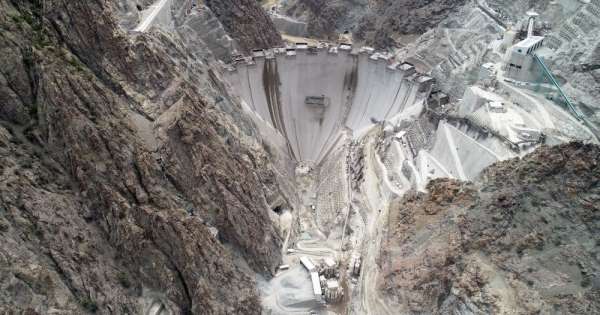 Türkiye'nin en yüksek barajının yapımında 220 metreye ulaşıldı 