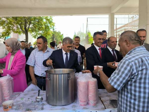 Niğde Şehit Aileleri Derneği'nden aşure ikramı