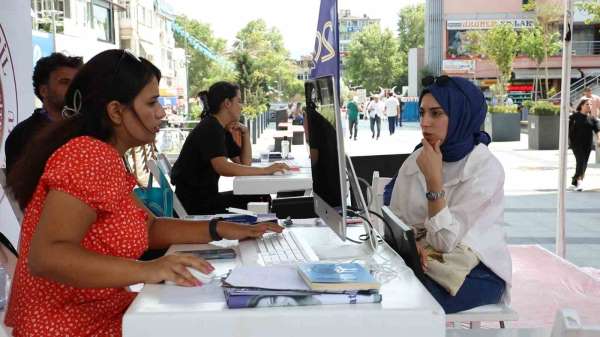 Üniversite adayları için ücretsiz danışmanlık desteği