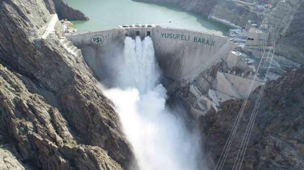 Yusufeli Barajı ve HES'te dolu savak testleri yapıldı