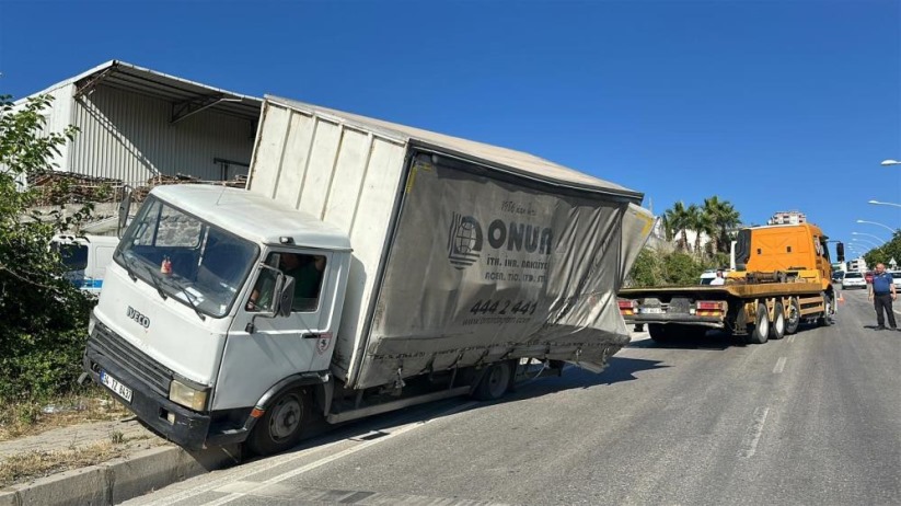 Samsun'da kamyonetin freni patladı, facianın eşiğinden dönüldü
