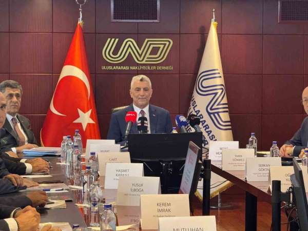 Bakan Bolat: 'Türkiye milli gelirinin 13'de 1'ini kara, hava, deniz ve demiryollarından oluşan lojistik sektör