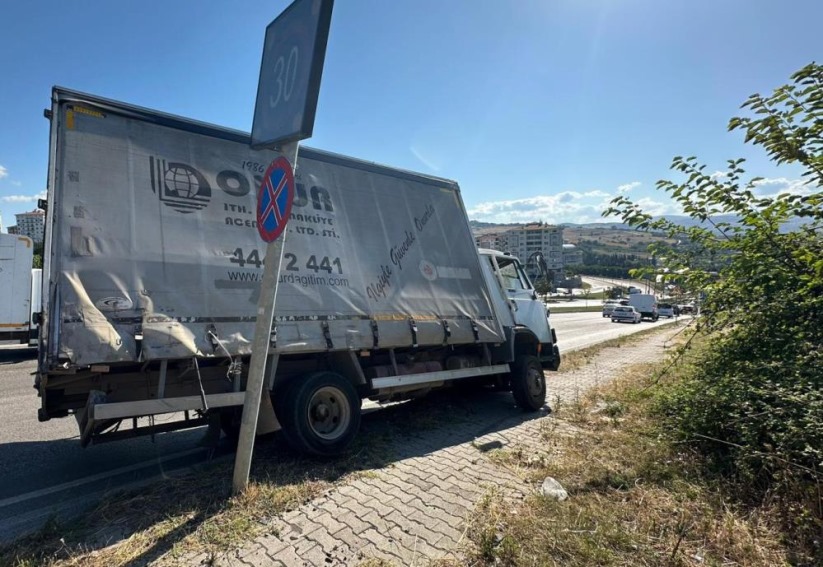 Samsun'da kamyonetin freni patladı, facianın eşiğinden dönüldü