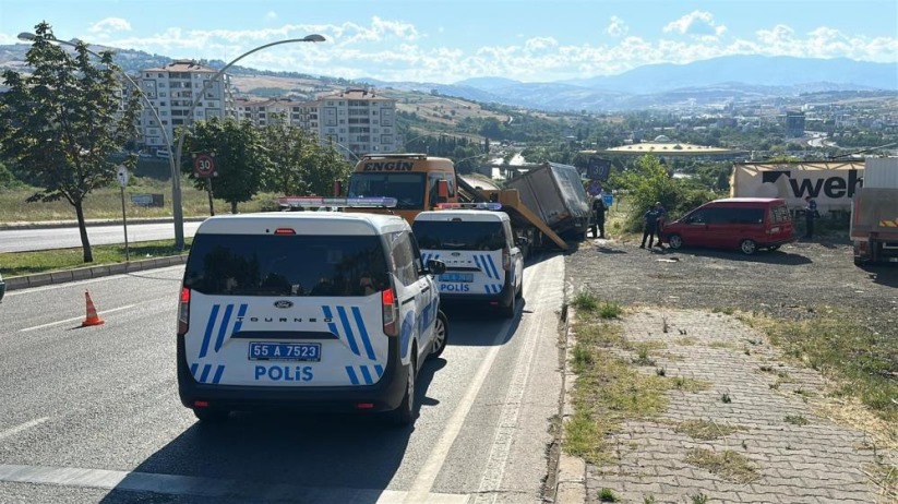 Samsun'da kamyonetin freni patladı, facianın eşiğinden dönüldü