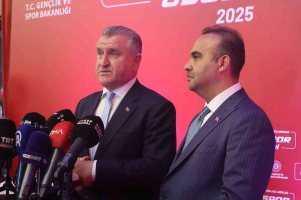 Gençlik ve Spor Bakanı Bak ile Sanayi ve Teknoloji Bakanı Kacır, 'Bigg Spor Ödülleri' törenine katıldı