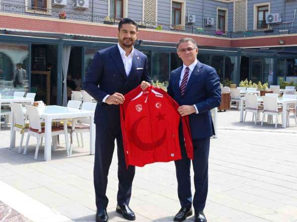 Türkiye Güreş Federasyonu Başkanı Taha Akgül, Van Valisi Ozan Balcı'yı ziyaret etti
