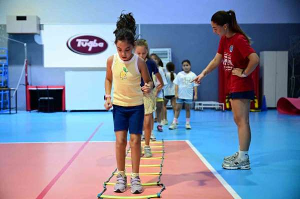 Aydın Büyükşehir'in ücretsiz voleybol kurslarına yoğun ilgi