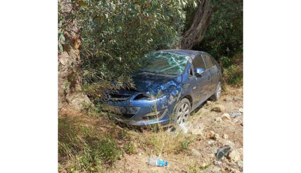 Bandırma Edincik'te tek taraflı trafik kazası: 2 kişi hafif yaralandı