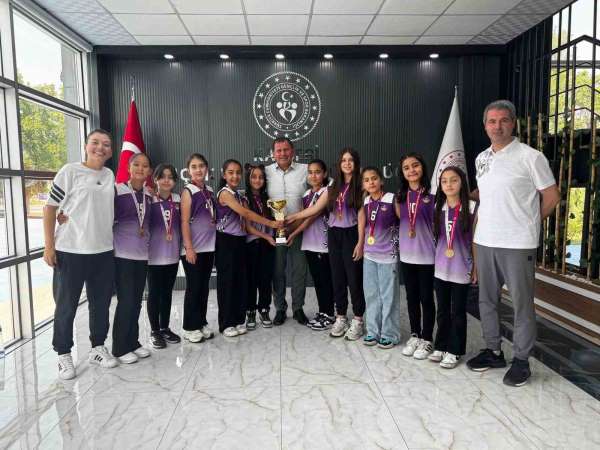 Kayseri şampiyonu sporculardan İl Müdürü Kabakcı'ya ziyaret