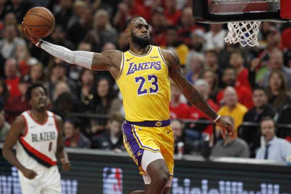 LeBron James, NBA'de 4. farklı takımda forma giyecek