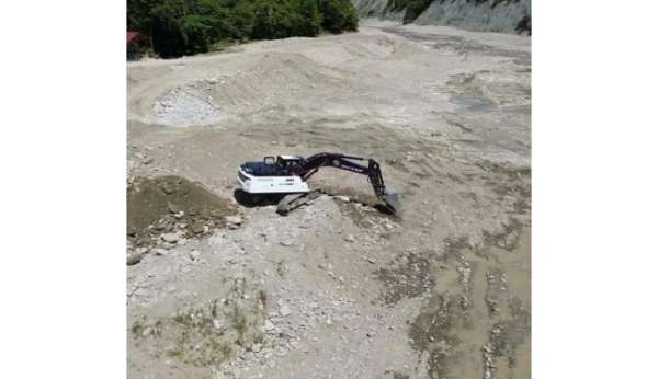 Sinop'ta muhtemel sel ve taşkınlara karşı 'dere ıslahı' mesaisi