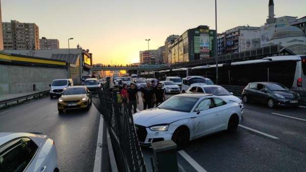 (Özel) E-5'te kaza sonrası yumruklar konuştu