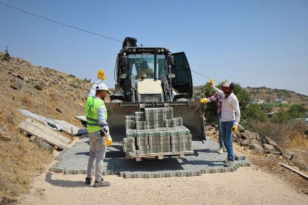 Şehitkamil'de yeni ve bozuk yollar, kilitli parke taşı ile döşeniyor