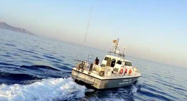 Yunan sahil güvenlik botundan Türk balıkçı teknesine taşlı taciz