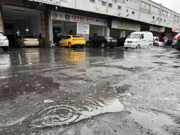 Selde kalan araçların masrafı cep yakıyor