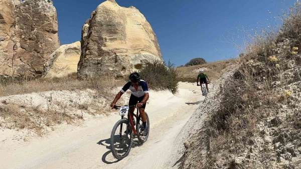 Kapadokya'da 35 kilometre pedal çevirdiler