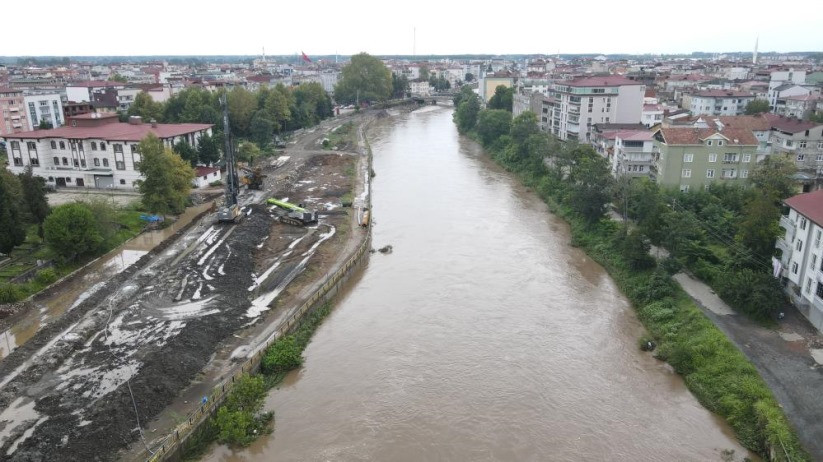 Samsun'da Terme Çayı taşma noktasına geldi