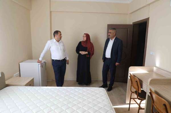 Ağrı Gençlik ve Spor İl Müdürü Çelebi, Eleşkirt Kız Öğrenci Yurdu'nu ziyaret etti