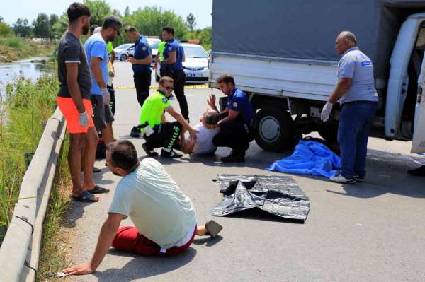 Antalya'da feci kaza, kamyonetin altında kalan motosiklet sürücüsü hayatını kaybetti