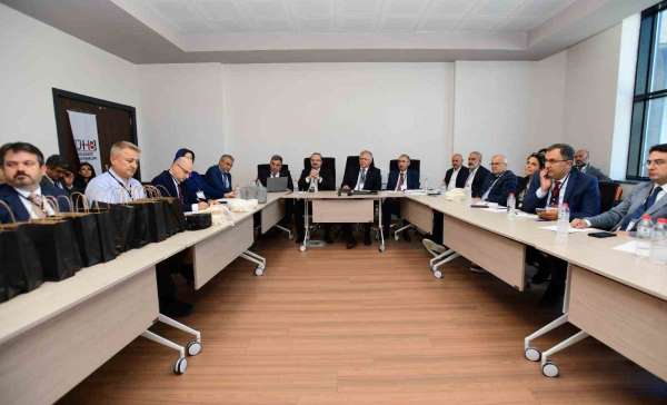 Atatürk Üniversitesi, üniversite hastanelerinin geleceğine yön veren çalıştayda yerini aldı