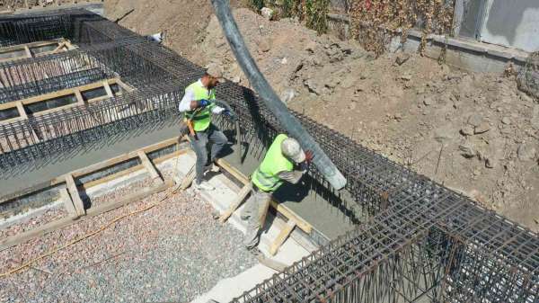 Başiskele'de Vezirçiftliği Kapalı Spor Salonu'nun temeli atıldı