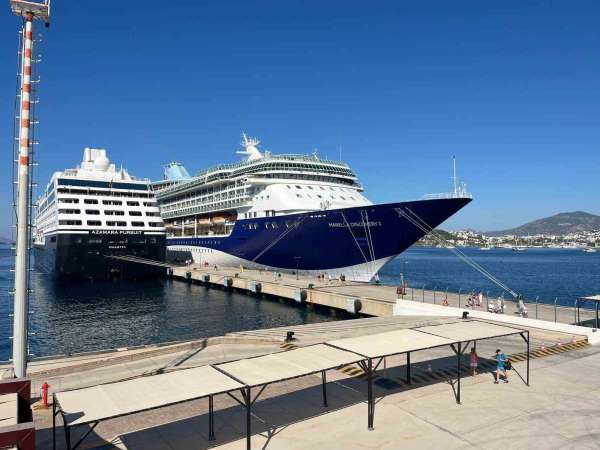 Bodrum'a 2 gemi ile 2 bin 609 turist geldi