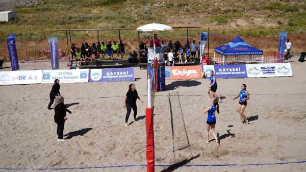 Erciyes'te plaj voleybol turnuvası tamamlandı