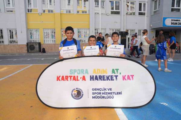 Kartal Belediyesi Yaz Spor Okulu'nda 300 öğrenci sertifikalarını aldı