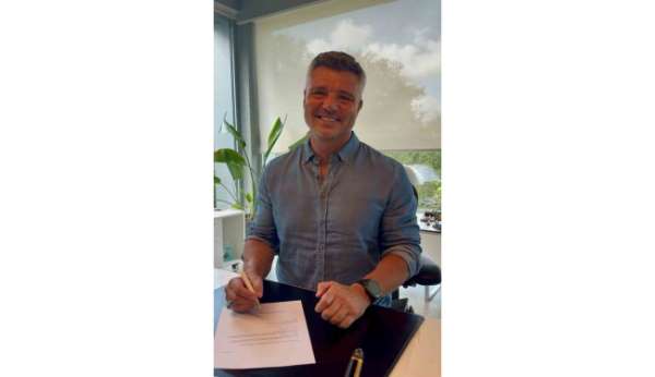 Sadettin Saran, Fenerbahçe başkan adaylığı için 500 imzayı teslim etti