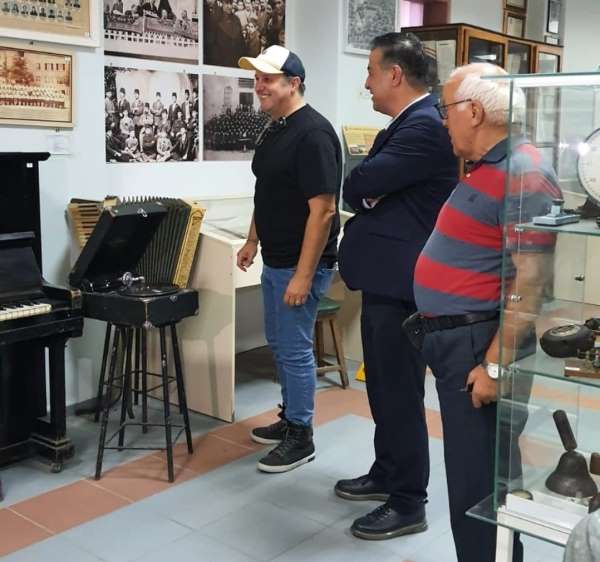 Ünlü oyuncu İlker Ayrık'tan Balıkesir Lisesi'ne ziyaret