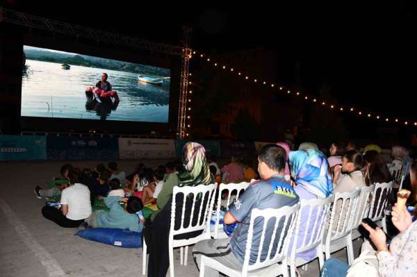 Vezirköprü'de açık hava sineması ile yaz akşamı keyfi