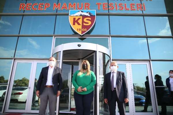 Başkan Büyükkılıç'tan Kayserispor'a maç öncesi moral ziyareti 
