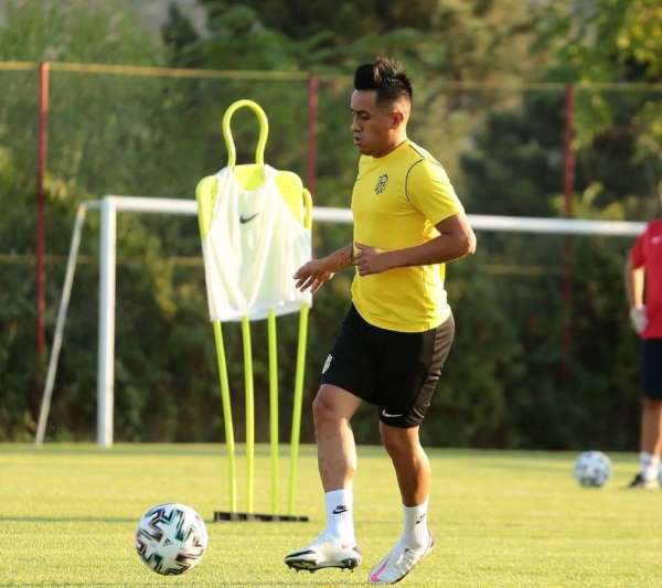Yeni Malatyaspor'da Cueva kısa sürede takımın vazgeçilmezi oldu