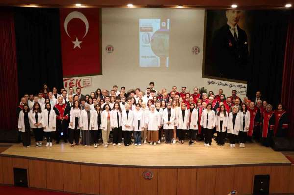 Amasya Üniversitesi Tıp Fakültesi'nde 70 öğrenci beyaz önlük giydi