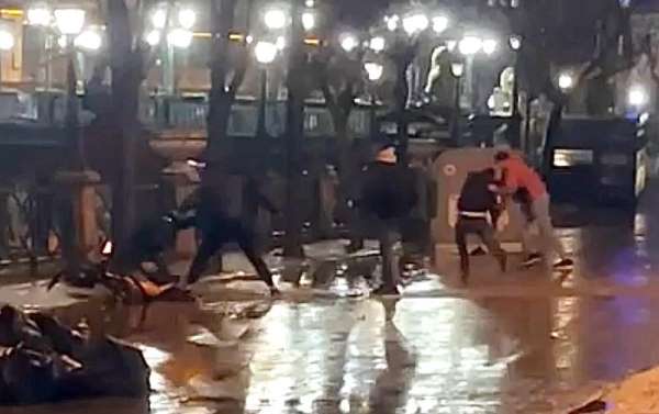 Eskişehir'de 17 bıçak darbesiyle öldürülen Fatih Bayar'ın katil zanlılarının yargılandığı duruşma ertelendi