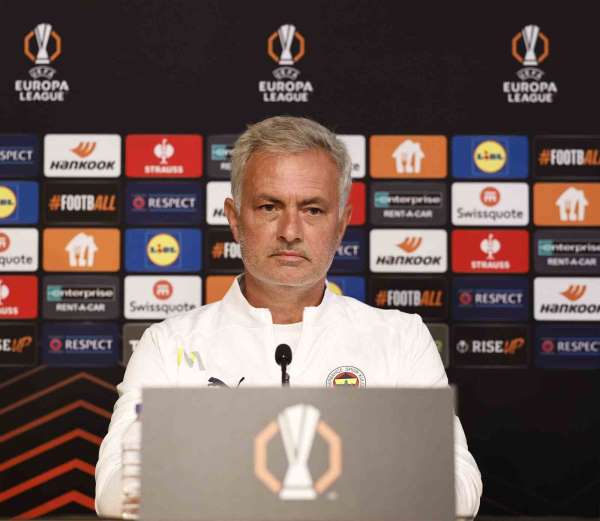 Jose Mourinho: '24 yıllık futbol kariyerimde hiçbir zaman basın toplantısından kaçmadım'