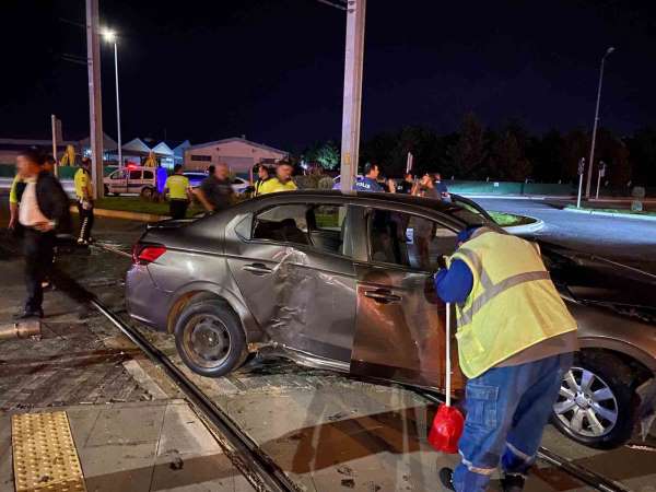 Kayseri'de kazaya karışan otomobilin sürücüsü kaçtı: 5 yaralı