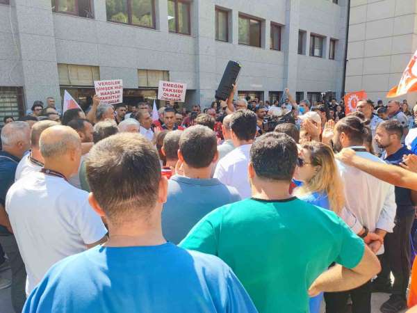 Çukurova Üniversitesi Balcalı Hastanesi'nde çalışanlar eylem başlattı