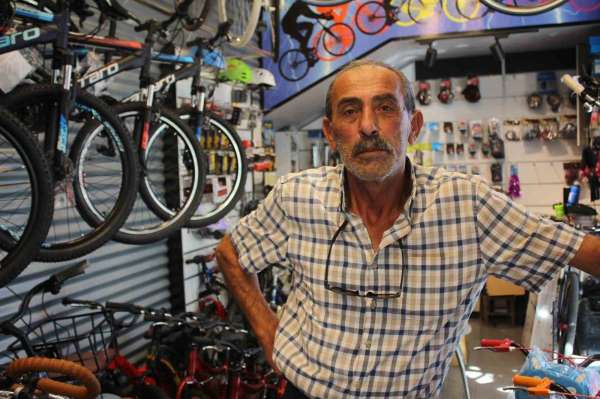 Samsun'da yarım asırlık bisikletçi