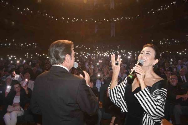 Sanat Güneşi Zeki Müren Osmangazi'de en sevilen şarkılarıyla anıldı