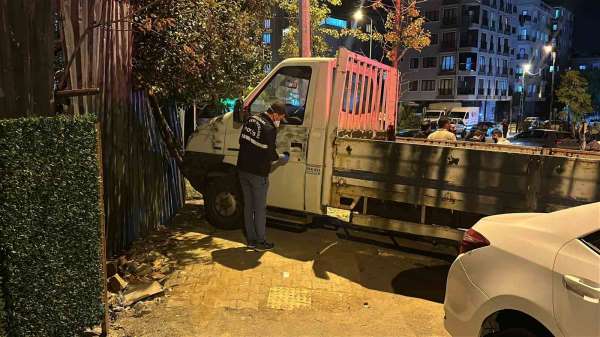 Sultanbeyli'de seyir halindeki araca silahlı saldırı: 1 ağır yaralı