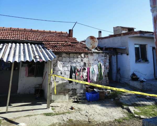 Akhisar'da eşi tarafından bıçaklanan kadın hayatını kaybetti