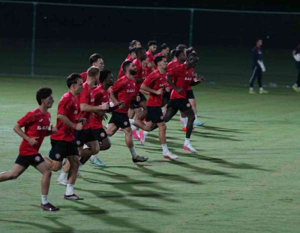 Burak Yılmaz, Çorum FK başında ilk antrenmanına çıktı