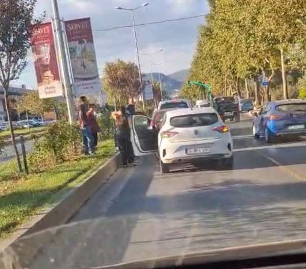 Menteşe'de 3 aracın karıştığı zincirleme kaza