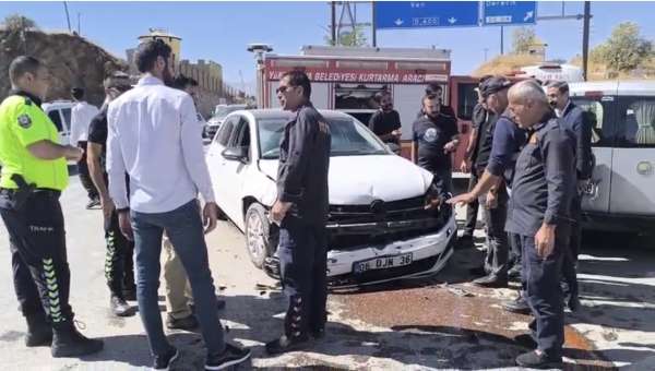 Yüksekova'da trafik kazası: 2 yaralı