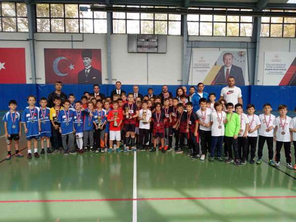 Bozüyük'te ilkokul öğrencileri arası futbol turnuvası düzenlendi