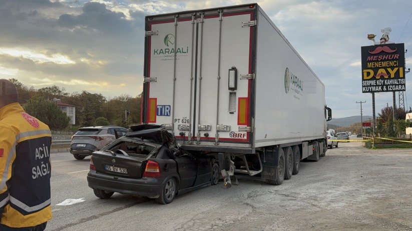 Samsun'da otomobil tırın altına girdi 24 yaşındaki sürücü hayatını kaybetti